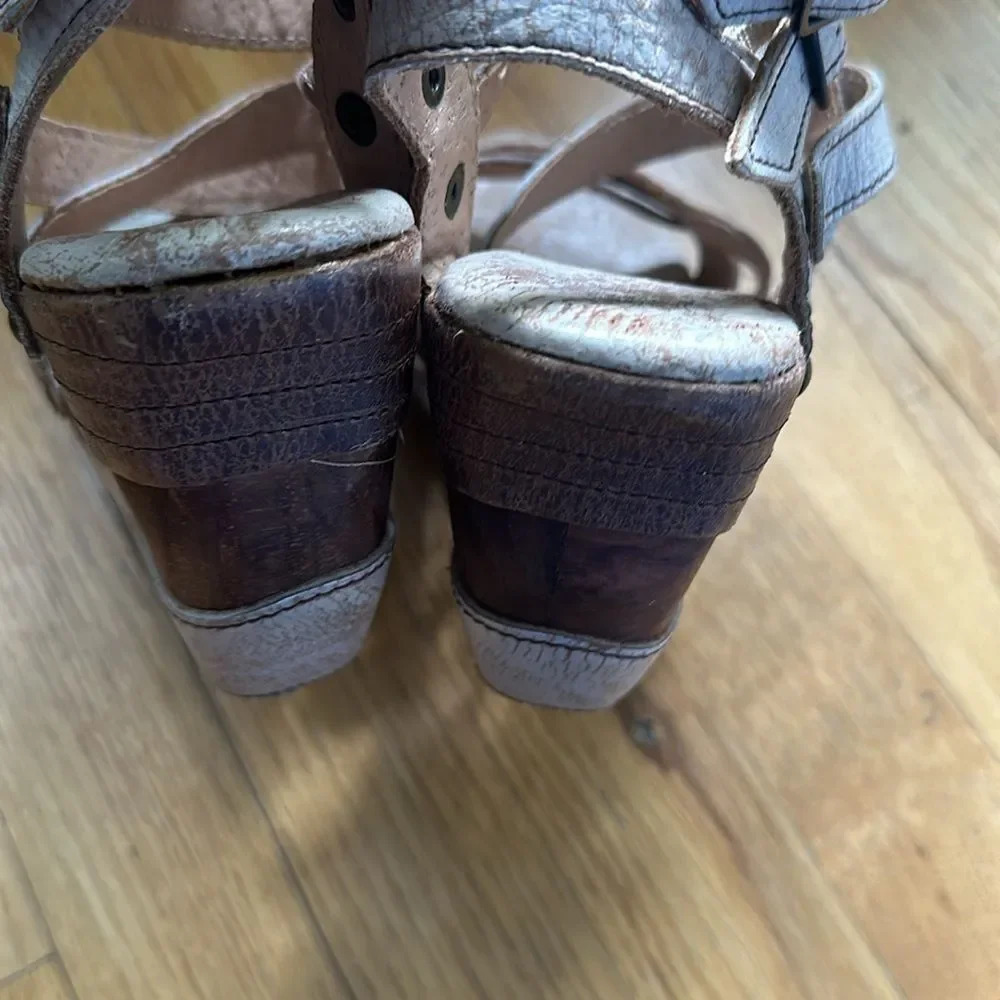 Women's Strappy Wedge Sandals - Picture 5 of 7